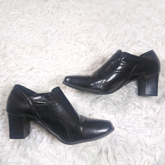 Nickles - black buckle square toe heeled booties - Picture 4 of 7